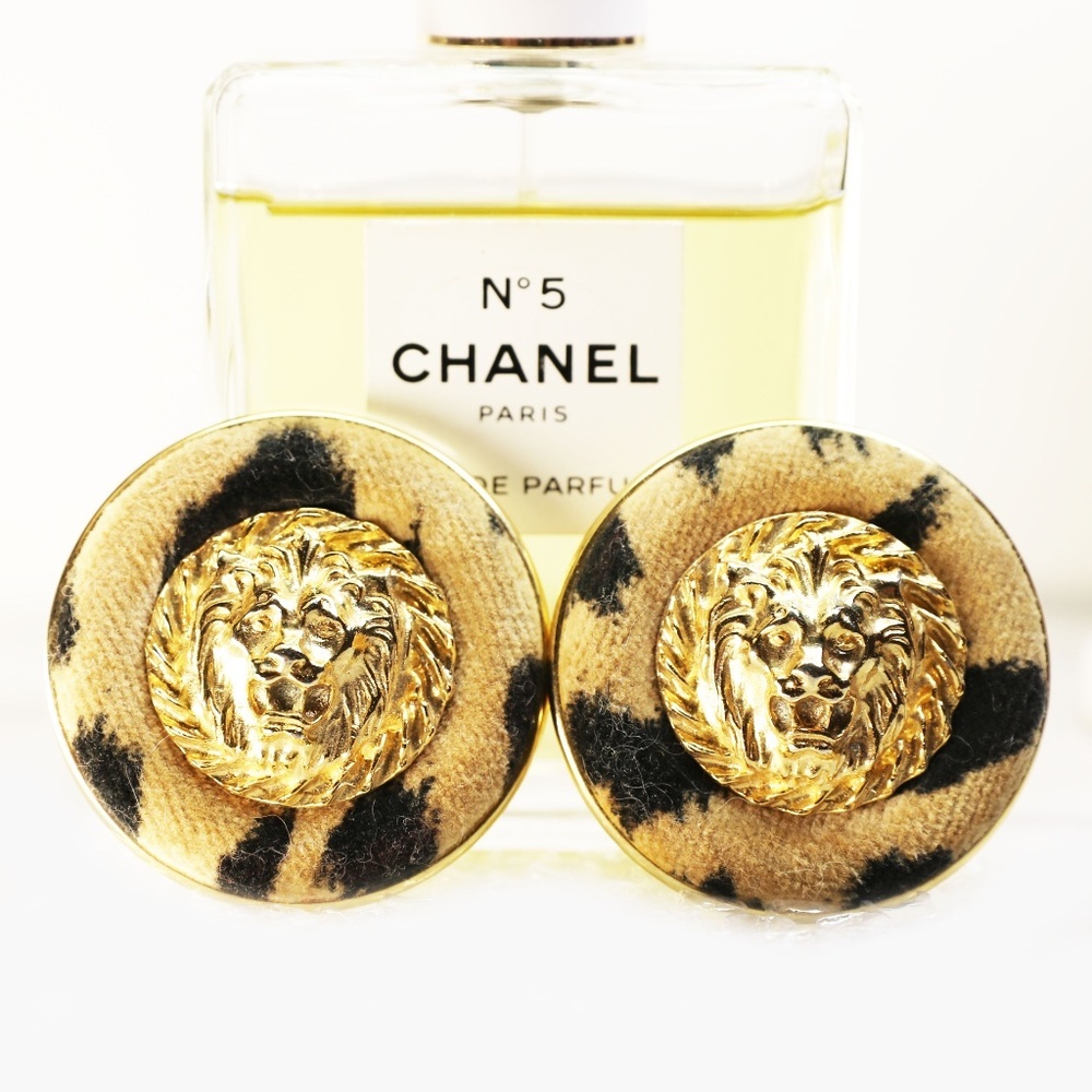 Vintage Gold Lions Head Clip-On Earrings with Leopard Print Accents 🐆